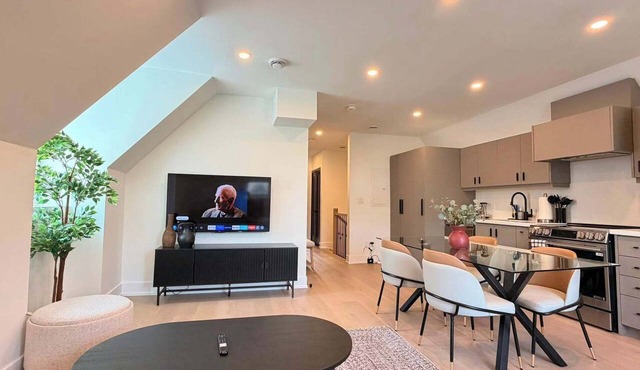Free Parking! Dual King Suite | West End Gem in Toronto
