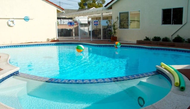 Funtierland + Mickey's House + Walk to Disneyland + Pool/Hot Tub + Pet Friendly in Anaheim