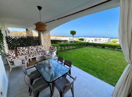 Garden Apartment with Pool & Beach 8 min in Fnidek