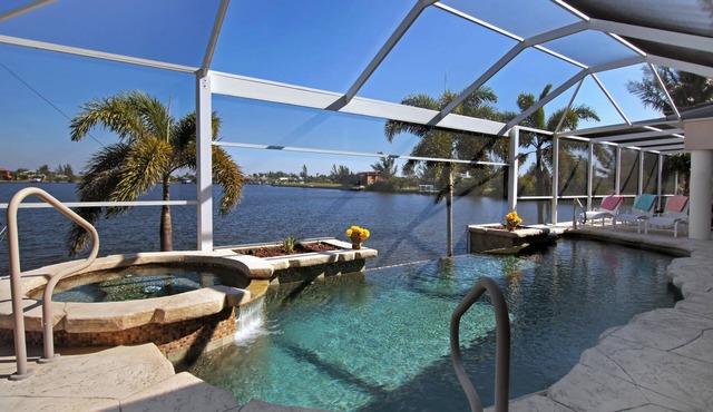 Gorgeous views w/hot tub, bikes & kayaks! Villa Laguna - SWFL Rentals in Cape Coral
