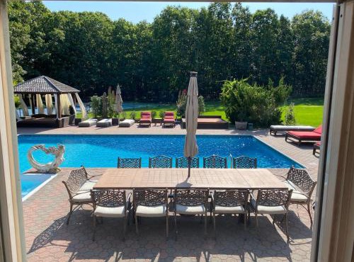 Hamptons 9BD MEGA Compound w POOL TENNIS BBALL NIGHTCLUB in Sag Harbor