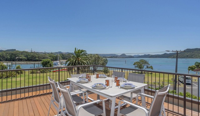 Harbourside Haven - Whangamata Holiday Home in Whangamata