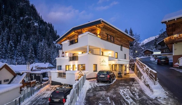 Haus Sabrina Holiday Apartment "Hexenkopf" with Mountain View, Wi-Fi and Terrace in See