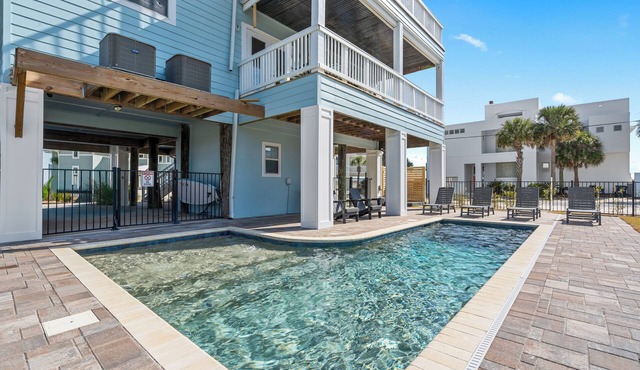 Heated pool, Beach Gear, Great for Families, Direct Beach Access, Gulf Views in Pensacola Beach
