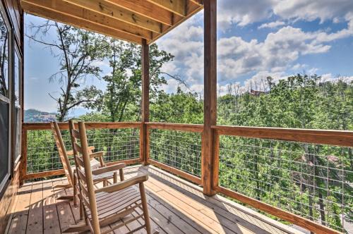 Hot Tub, Game Room, Decks: Cabin in Gatlinburg in Gatlinburg