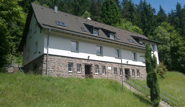 House Lütsche - right on the lake in the Thuringian Forest in Frankenhain