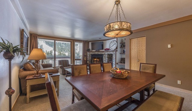 Huge 3BR/3BA Condo (2 Living Rooms facing the slopes) in the Keystone Ski Area in Keystone