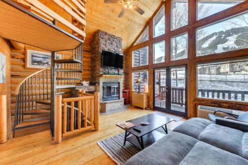 Jackson Condo w/Fireplace < Half Mi to Snow King! in Jackson
