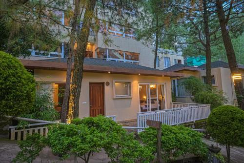 Jungle Lodge Resort & Spa in Kasauli