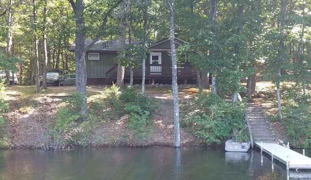 Lakefront Vacation Home W/Large Yard and FirePit in Gaylord
