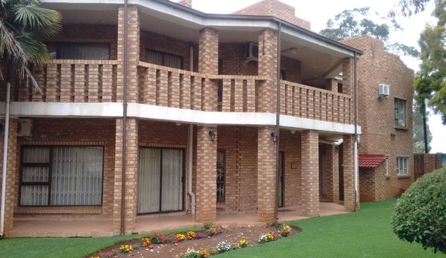 Lapeng Village Guest House in Daveyton