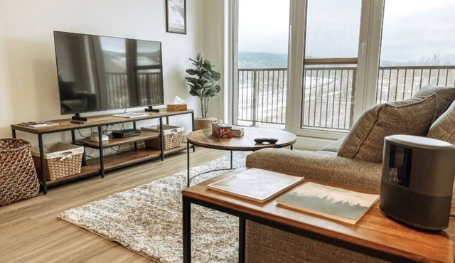 Lofty Lookout - 2 Bed, 2 Bath Luxury DT in Golden