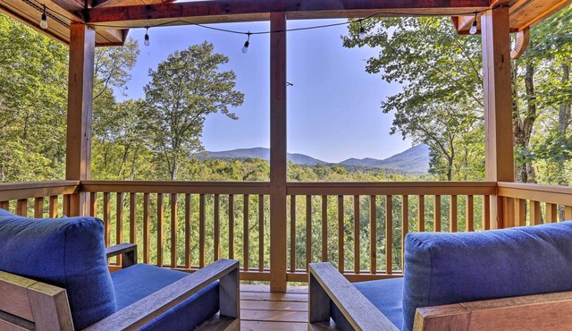 Lovely Log Cabin + Bunkhouse w/Views & Yard! in Cherry Log