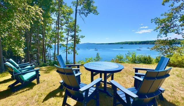 Lucky Stone Retreat - private beach & Acadia view in Sullivan