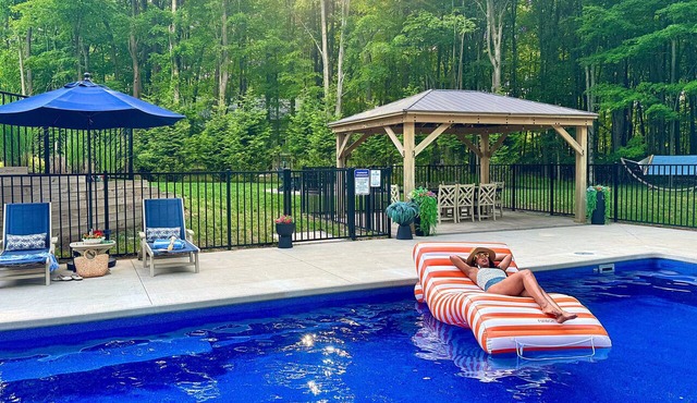 Lux Entire Home, Pool, Hot Tub, Game Room, Sleep12 in South Haven