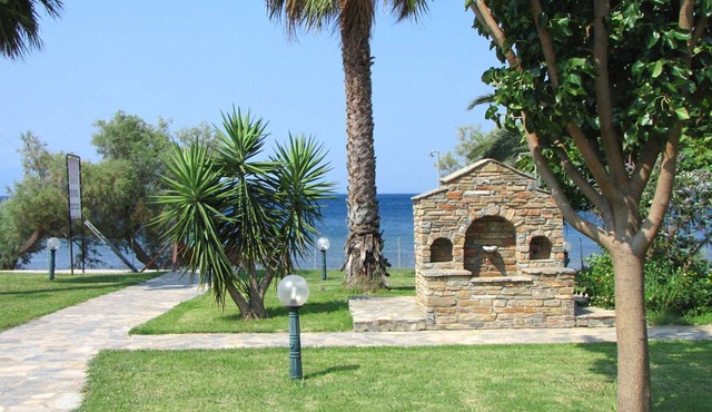 Luxurious beach bungalows with sea view - Exclusive rental for groups of up to 15 people in Lefokastro