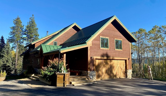 Luxurious & Spacious home on 8 acres with 4-bedrooms +Office, 45min from Calgary in Bragg Creek
