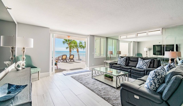 Luxurious spacious Beachfront 2BR Condo with heated Pool and Spa Seaview #105 in Madeira Beach