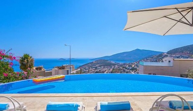 Luxurious Uniquely Designed Villa With Private Infinity Pool and OMG views! in antalya