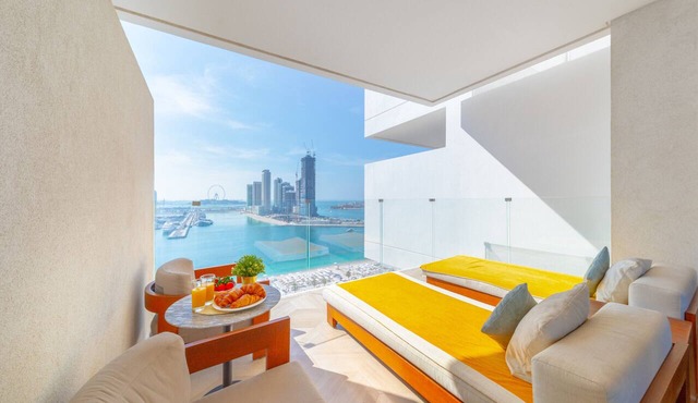 Luxury Apt & Private Beach - FIVE Palm Jumeirah in Dubai