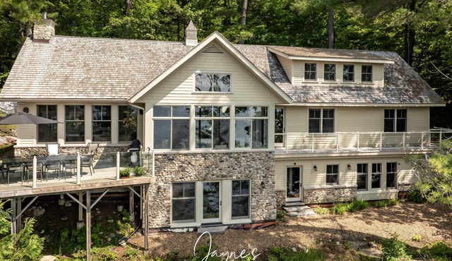 Luxury Build with Boathouse, SW Views on Lake Rosseau. 5 bdrms! Tesla Charger! in Rosseau