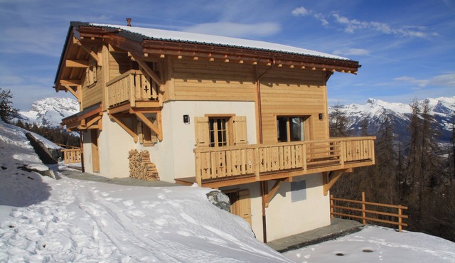 Luxury Chalet for 8-10 people with stunning views in La Tzoumaz