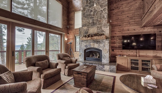 Luxury Lakeside Retreat + Lake Views + Close To Resorts! in Tahoe City