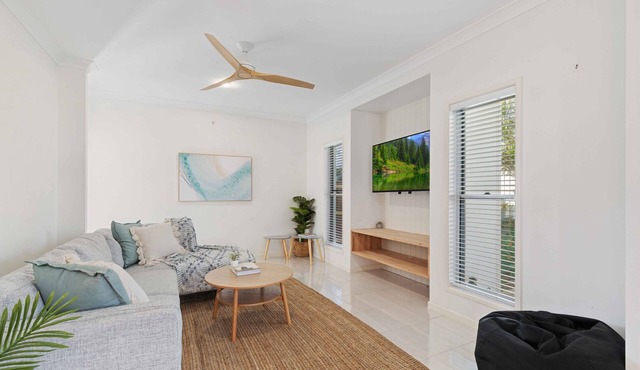 Makin' Waves l Walk to the beach in 2 mins! Heated pool! in Mount Coolum