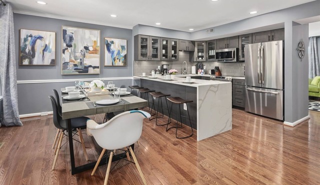 Metropolis: Charming Townhome 40 Min from DC in Sterling