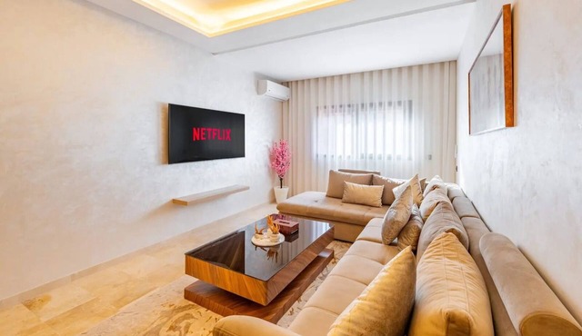 Modern apartment with pool and parking | Central Guéliz in Marrakech