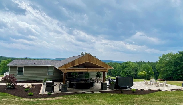 Modern cabin with hot tub, 60 acres with elk views, at the top of Winslow Hill in Benezette