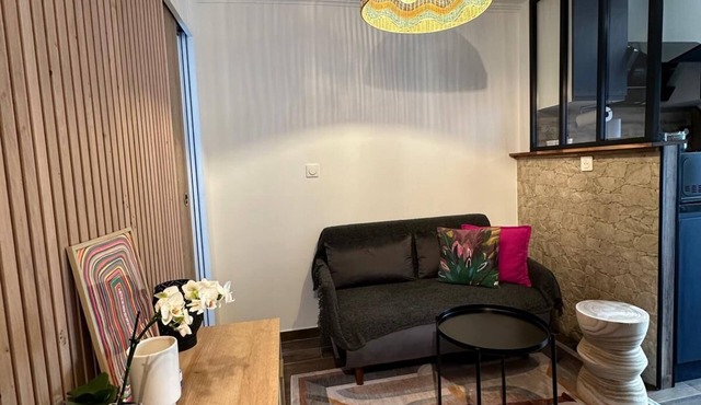 Modern cozy studio near Montmartre, 2min walk to metro Château Rouge in Paris