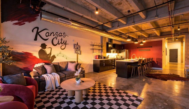 Modern KC Crossroads Loft for 4 | Rooftop & Bar in Kansas City