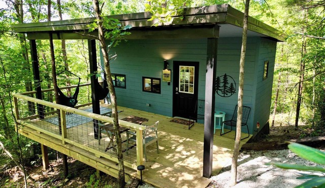 Moonlight Lullaby - Hot Tub - RRG - Brand new 2024 - Located Just 5 Min From Nada Tunnel! in Slade