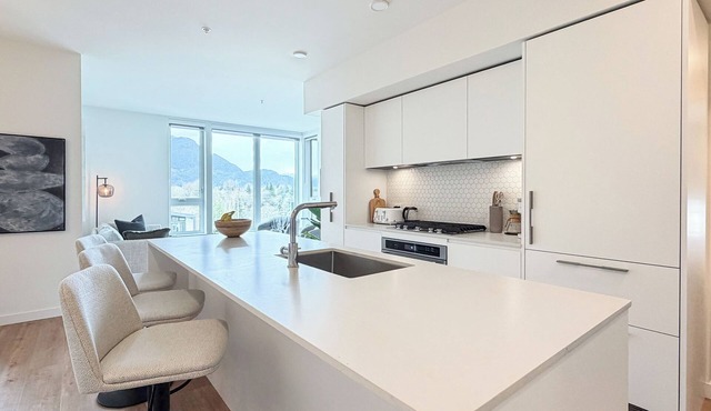 Mountain View Luxury Escape at Redbridge in Squamish