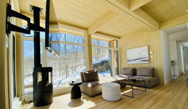 Mountain view retreat in Mont Tremblant in La conception