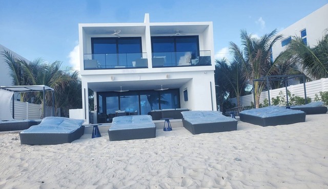 New BEACHFRONT Aqua Blu Villa 1-Oceanfront Paradise-4 King Bdrms -max 8 guests