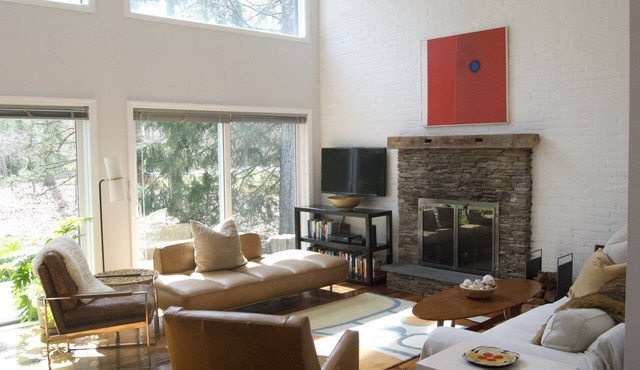 New dates available! Sunny, heated pool, walk to bay beach in East Hampton