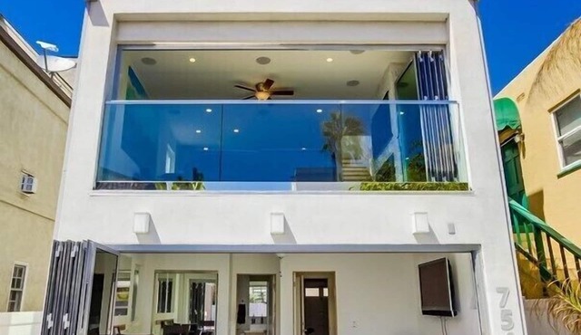 OCEAN VIEWS Modern House-Great for Groups & Families, Minisplit Air in All Rooms in San Diego