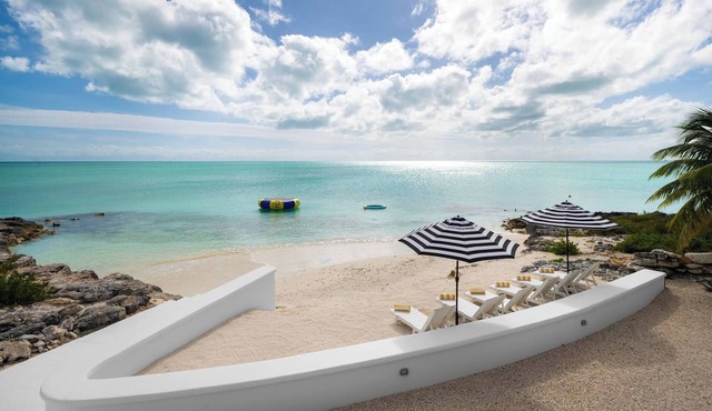 Opaline Villa -3BR 2bath Oceanfront in Providenciales
