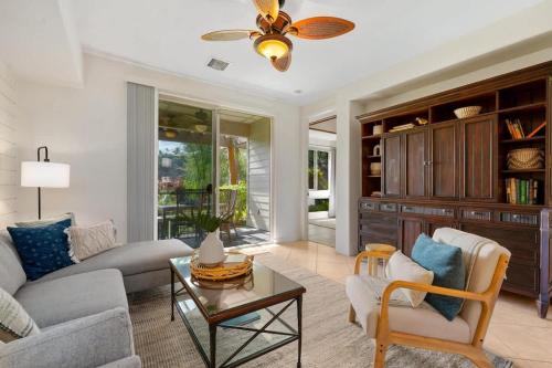 Palm Villas stylish luxury condo with Mauna Lani Beach Club Access in Waikoloa