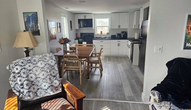 Peaceful, Cozy 2-bedroom apartment in Trinidad with WiFi, great music. in Trinidad