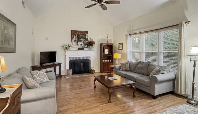 Perfect for Extended Stays! Fenced Yard, Pets Welcome in Chester
