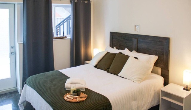 Pet-Friendly 2BR | Rooftop Sauna & Views in Okanagan Falls