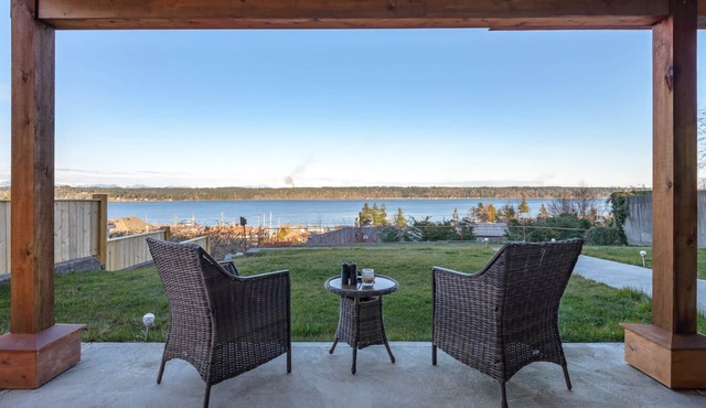 Pier View Suite, Stunning Ocean View. in Campbell River