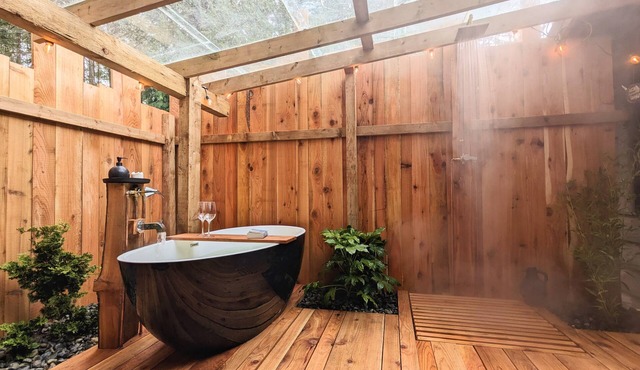 Private cottage in Shawnigan lake/Cobble hill area in Cobble Hill