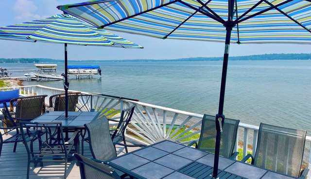 Private Level Beachfront, Fenced Yard, Boat Dock,Kayaks,CentralAir, Great Views! in Auburn