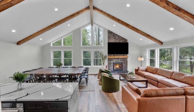 Private Pool Chalet | HotTub | Firepit | Game Room in Blakeslee