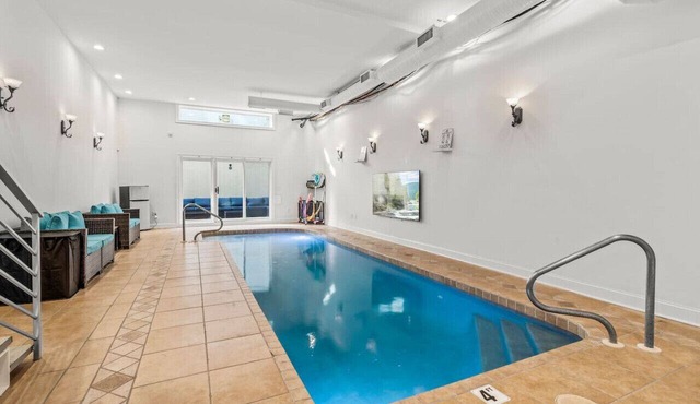 Rare Indoor Heated Pool + Philly Rooftop Deck in Philadelphia
