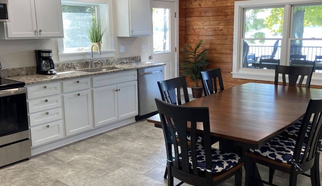 Relaxing Lakefront Retreat directly on Owasco Lake - 3 bedrooms in Niles